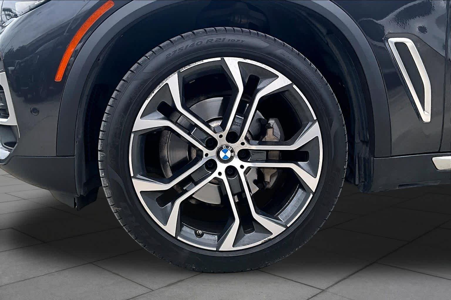 Used 2022 Dark Graphite Metallic BMW xDrive40i image 10