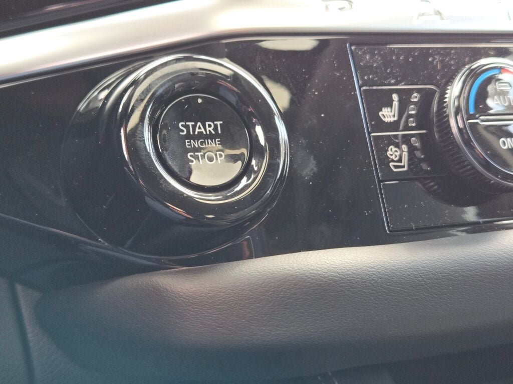 New 2026 Everest White Pearl TriCoat / Super Black Two-tone Nissan Platinum image 31