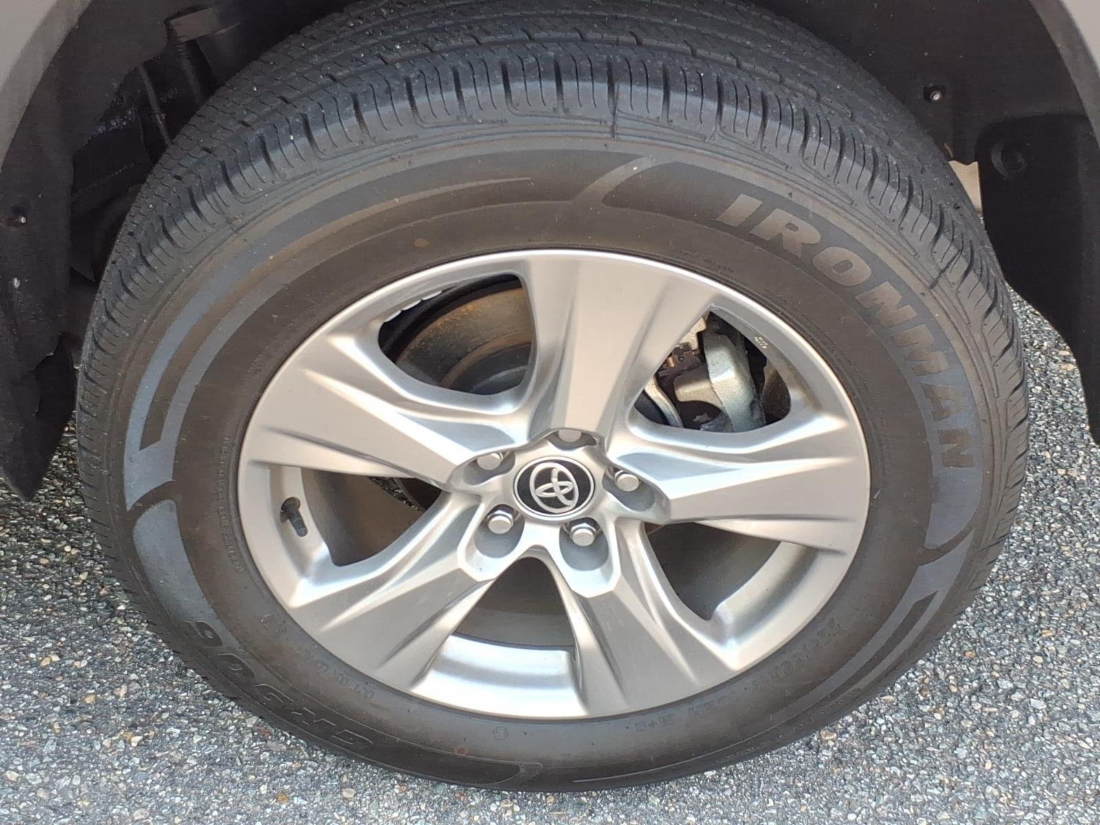Used 2024  TOYOTA  image 5