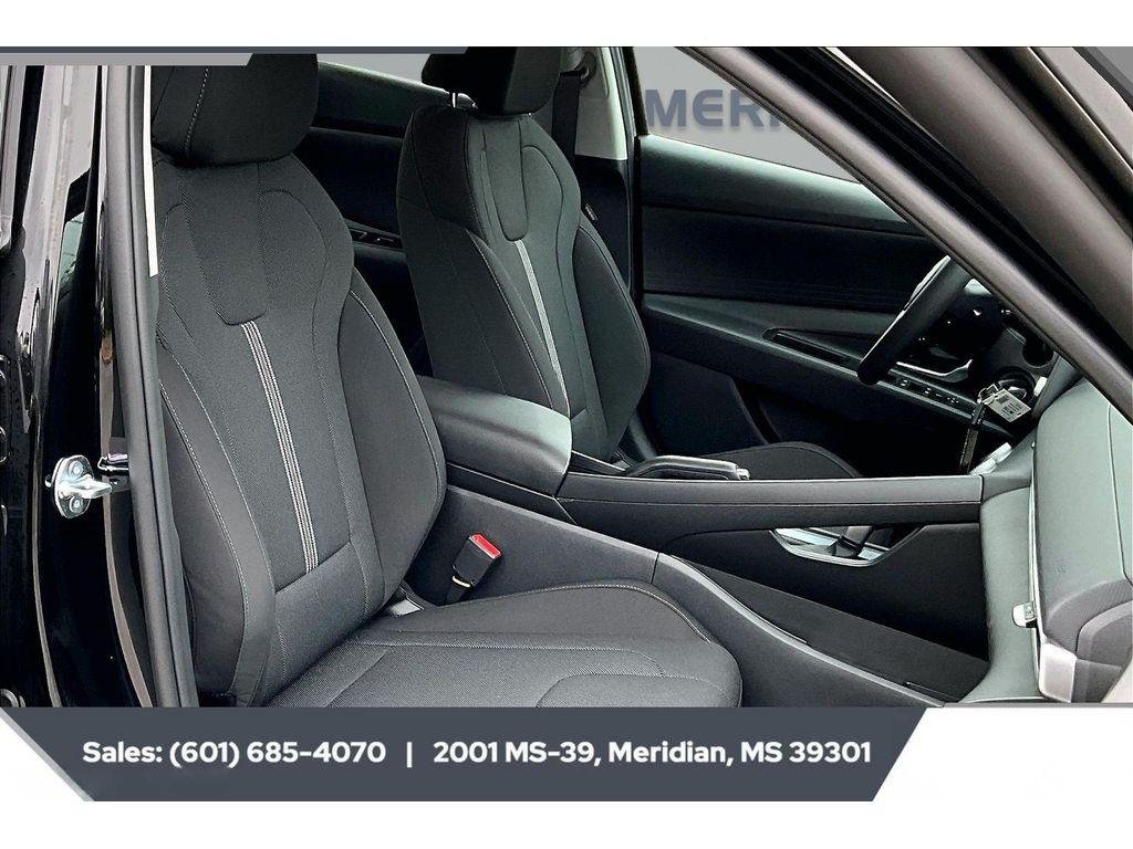 New 2026 ABYSS BLACK Hyundai SE image 8