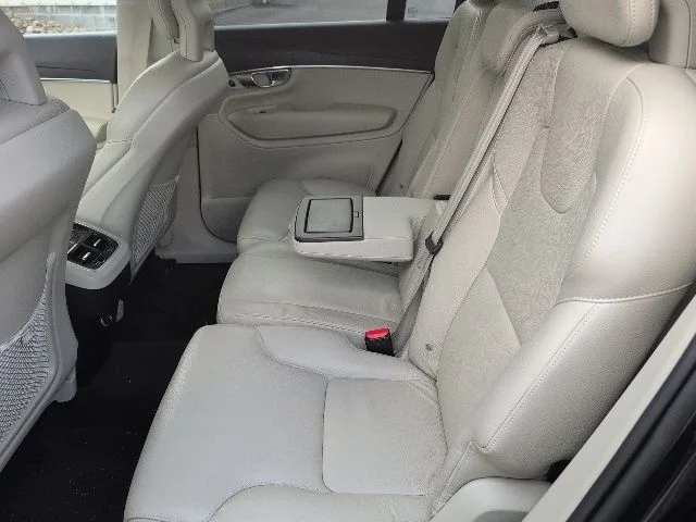 Used 2020 Black Volvo T6 Momentum image 19
