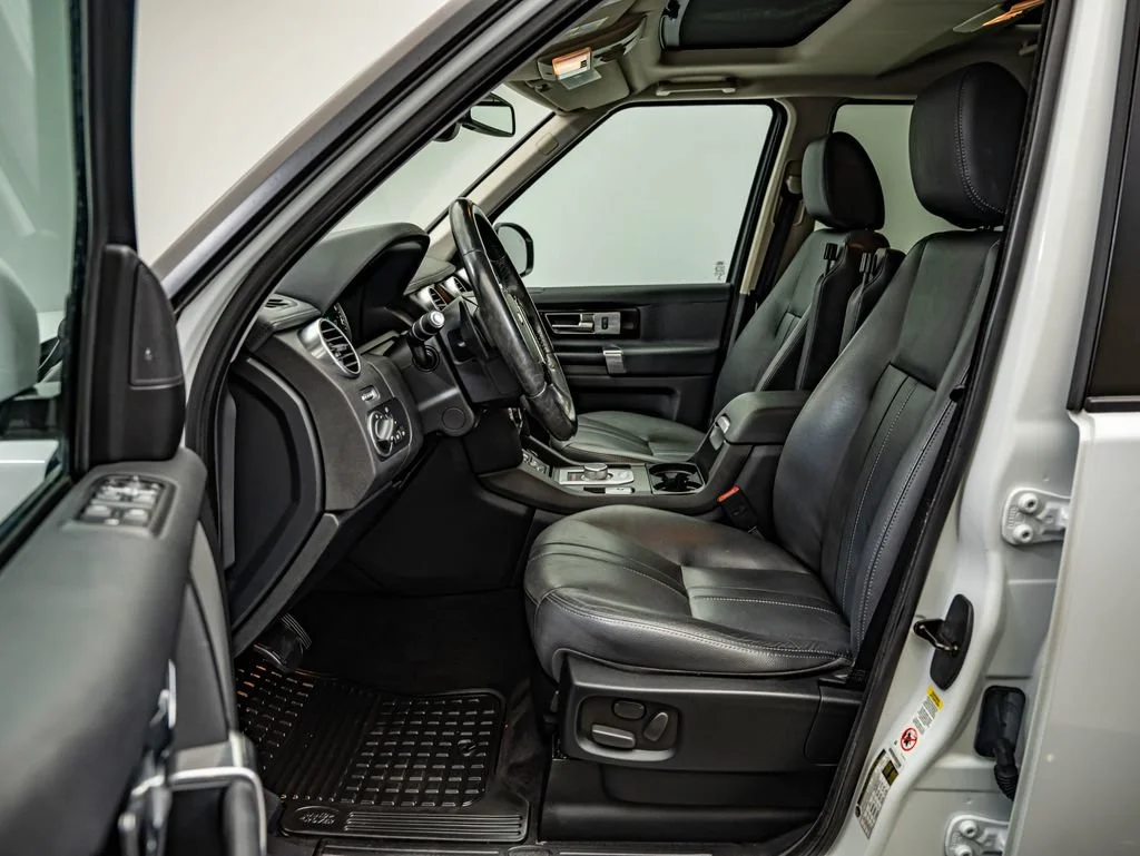 Used 2016 White Land Rover HSE image 31