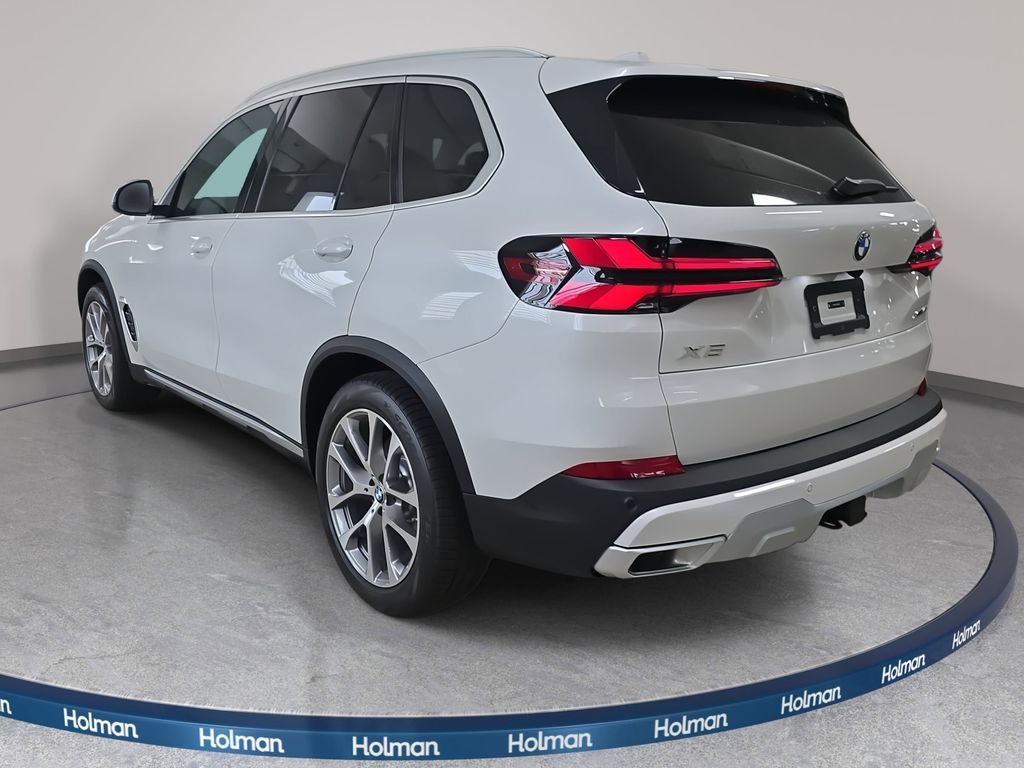 New 2026 Mineral White Metallic BMW xDrive40i image 7