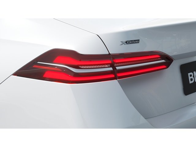 New 2027 Mineral White Metallic BMW 550e image 8