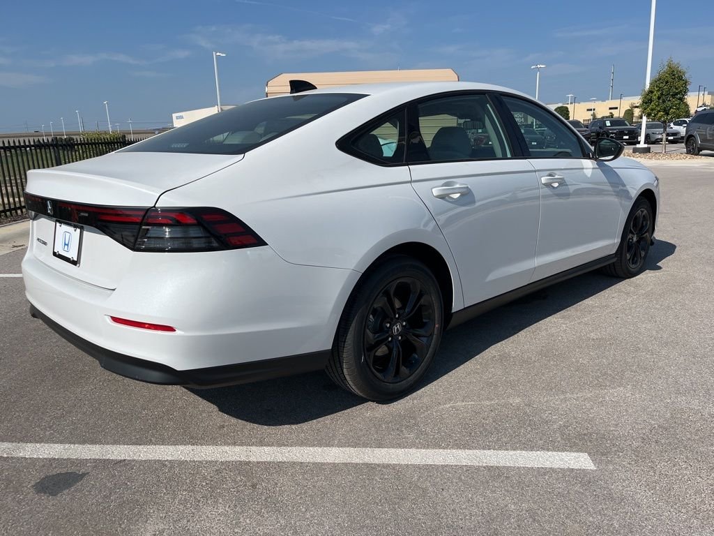 2025 Honda Accord SE - Photo 3