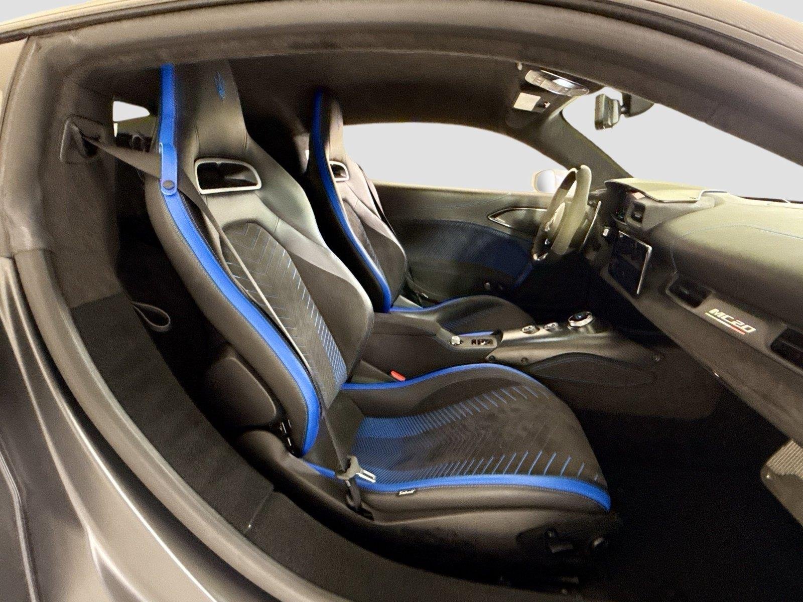Used 2023 Bianco Solid Maserati  image 25
