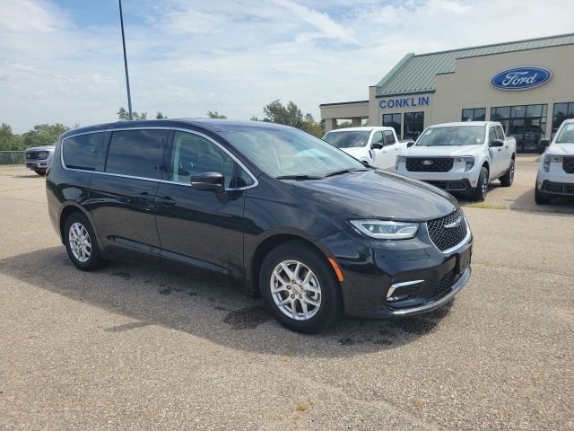 Used 2023 Black Chrysler Touring L image 18