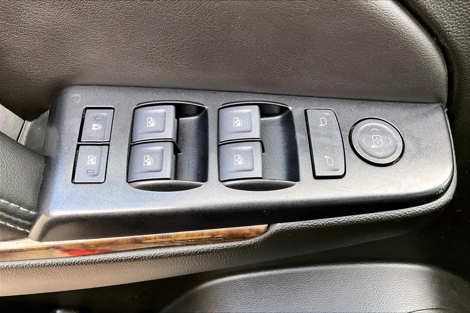 Used 2019 Black Chevrolet Commercial image 28