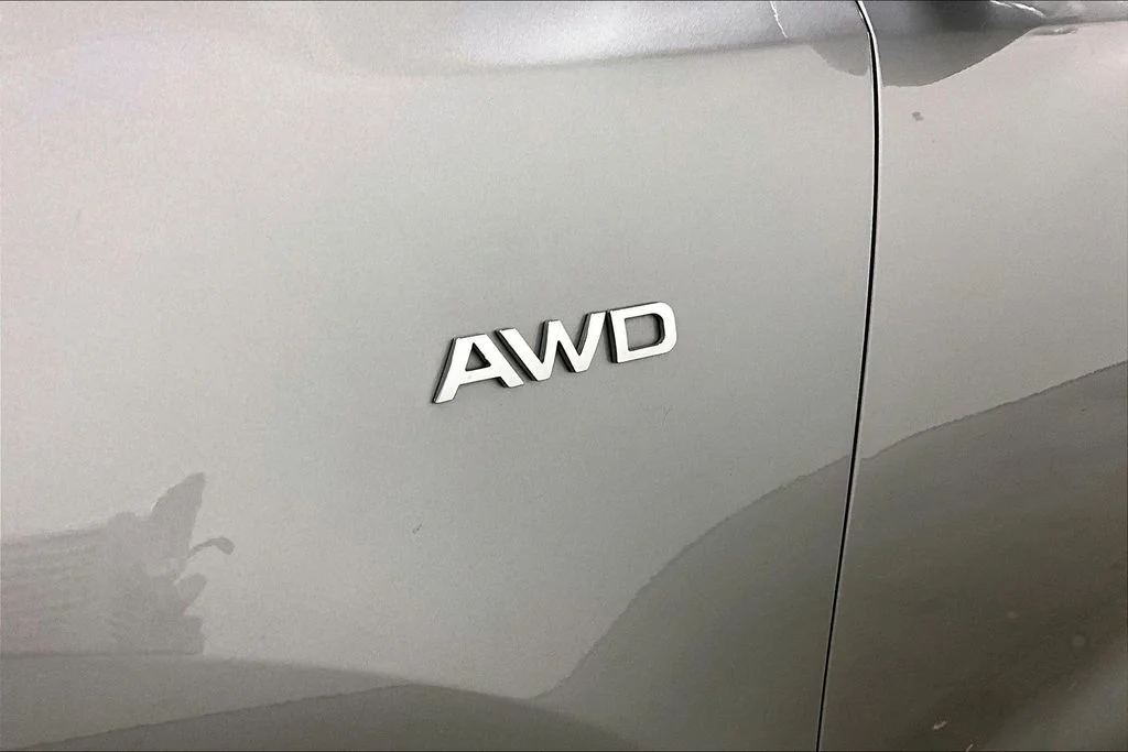 Used 2022 Gray Kia LX image 24