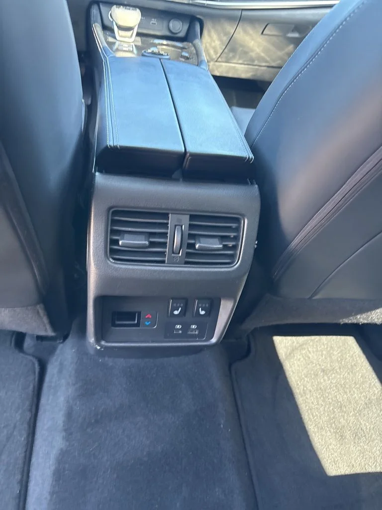 Used 2023 Silver Nissan Platinum image 18