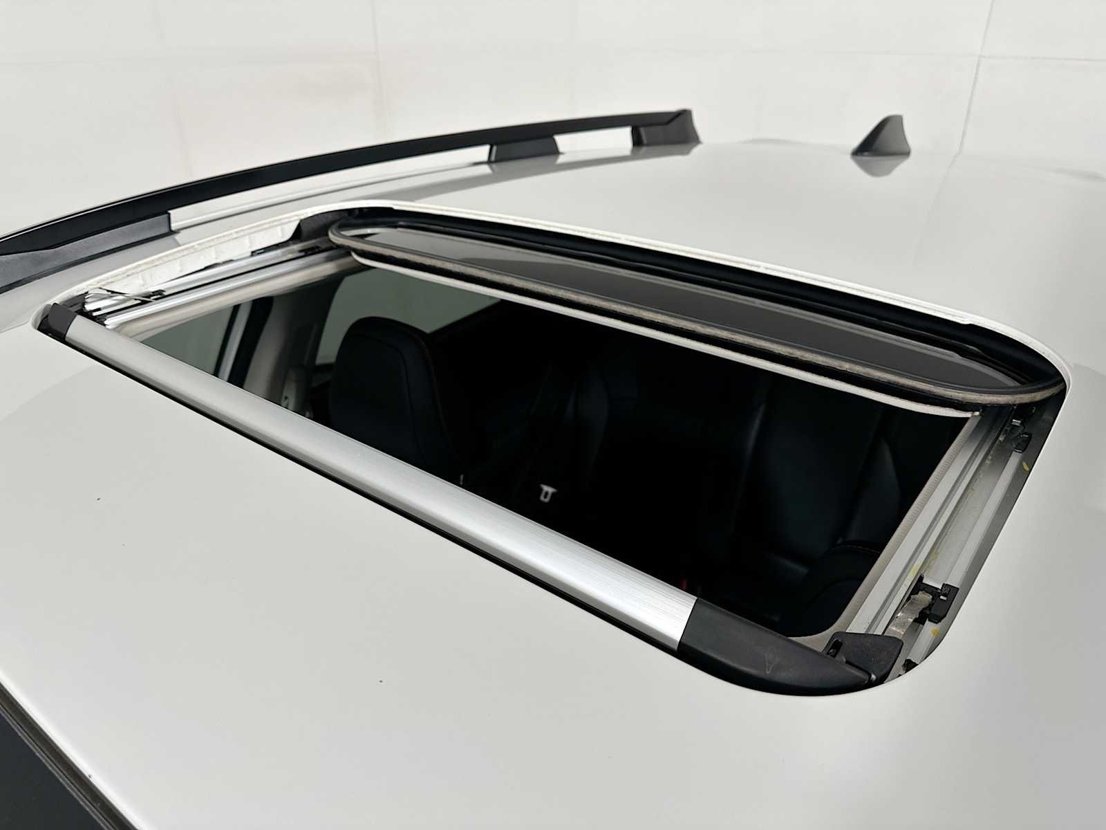 Used 2025 Crystal White Pearl Subaru Limited image 19