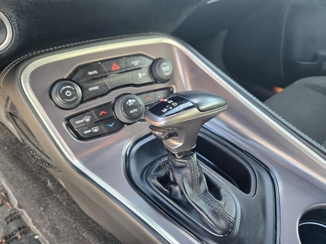 Used 2019 White Dodge SXT image 13