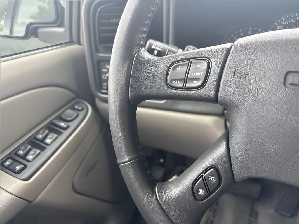 Used 2005 Onyx Black GMC SLT image 16