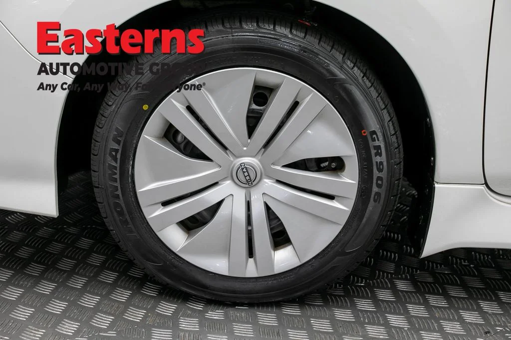 Used 2023 White Nissan S image 29