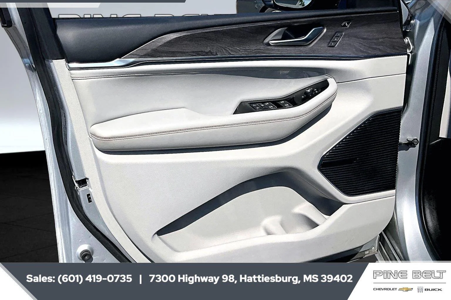 Used 2021 Silver Zynith Jeep Overland image 17
