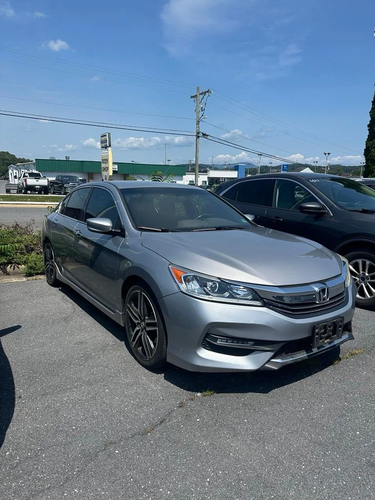 Used 2017 Lunar Silver Metallic Honda Sport image 3