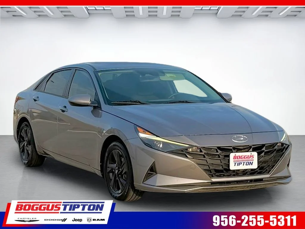 Used 2023 Silver Hyundai SEL image 1