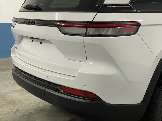 New 2025 Bright White Clear-Coat Exterior Paint Jeep Altitude X image 35