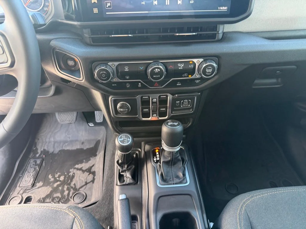 Used 2024 White Jeep Sport S image 23