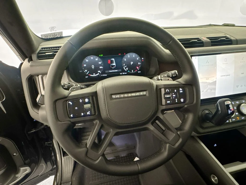 2026 Land Rover Defender V8 - Photo 11