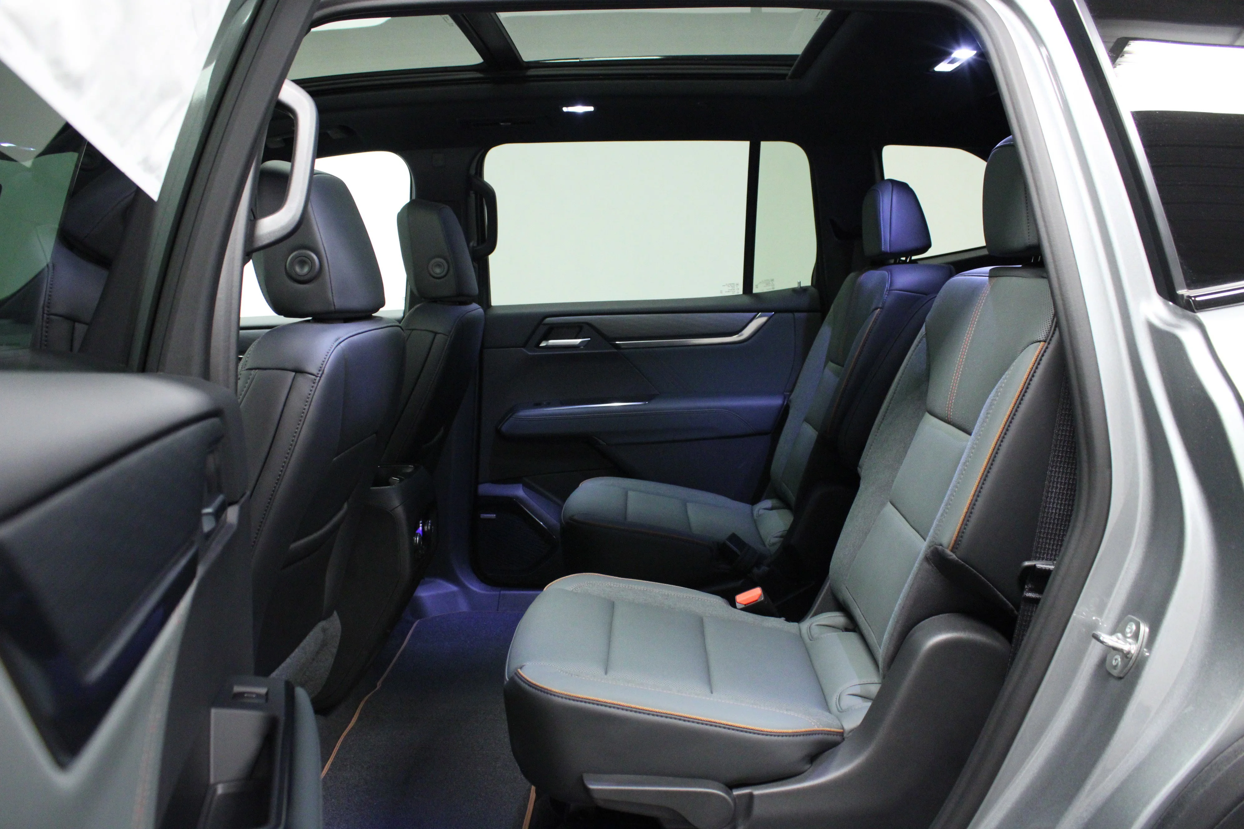 Used 2026 Sterling Metallic GMC AT4 image 13