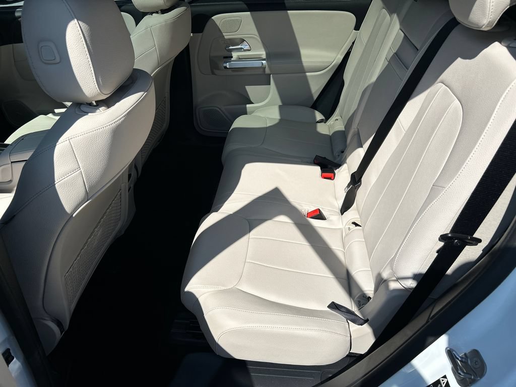 New 2026 Polar White Mercedes-Benz GLB 250 image 62