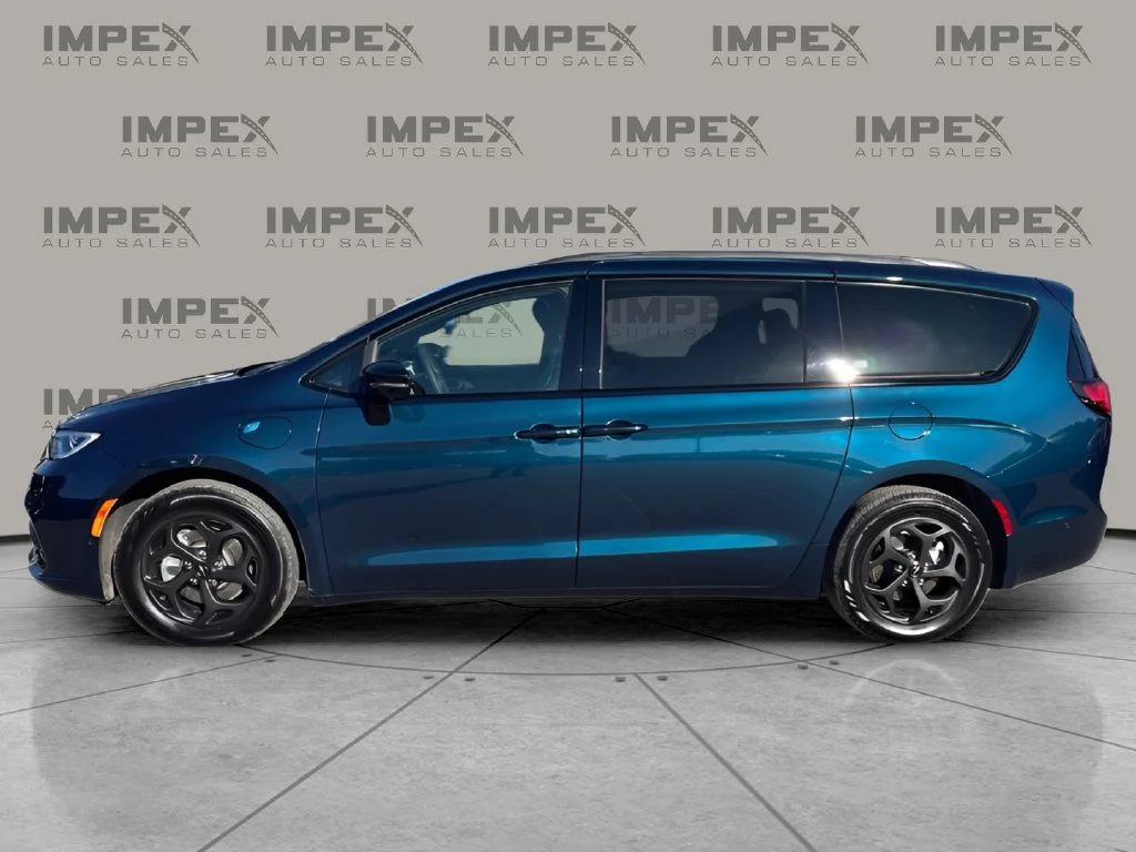 Used 2025 Blue Chrysler Select Premium S Appearance image 2