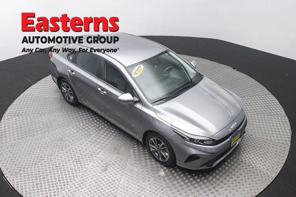 Used 2023 Gray Kia LXS image 3