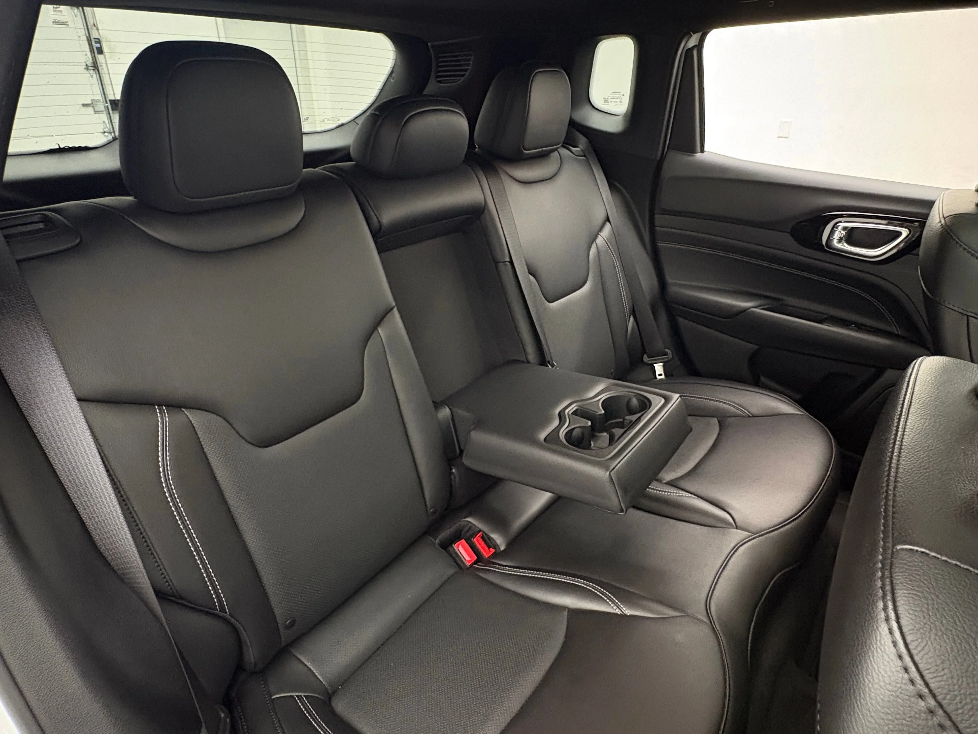 Used 2023 White Jeep High Altitude image 34
