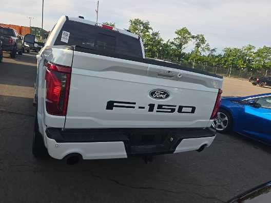 Used 2025 Oxford White Clearcoat Ford XLT image 8