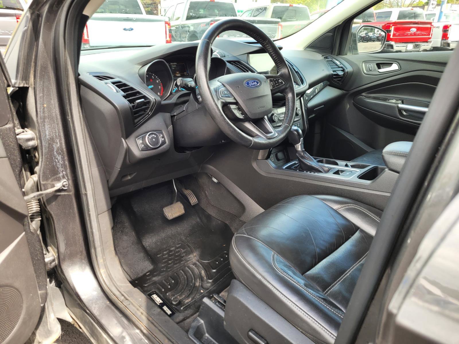 Used 2017  Ford Titanium image 11