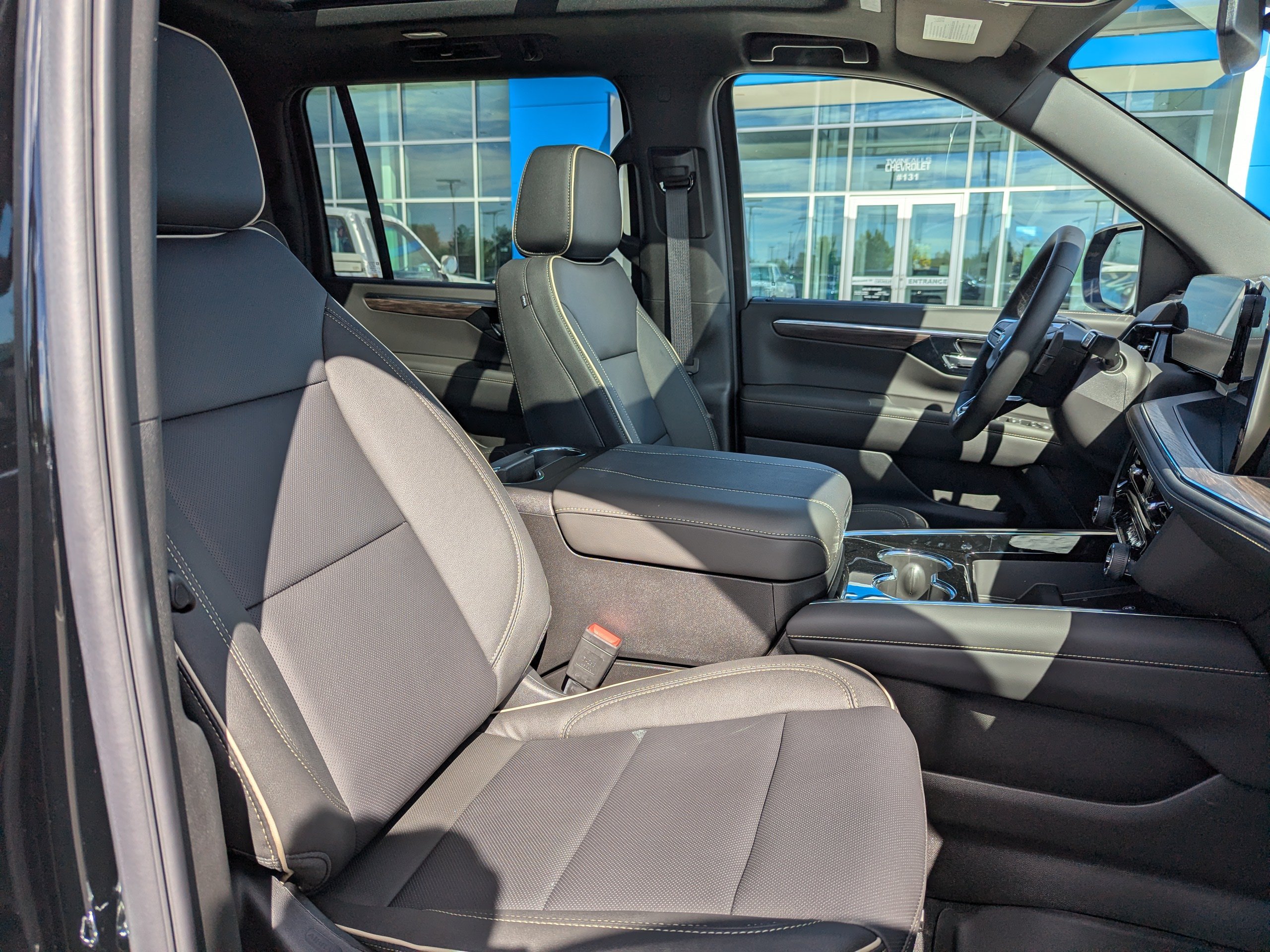2026 Chevrolet Suburban Premier - Photo 44
