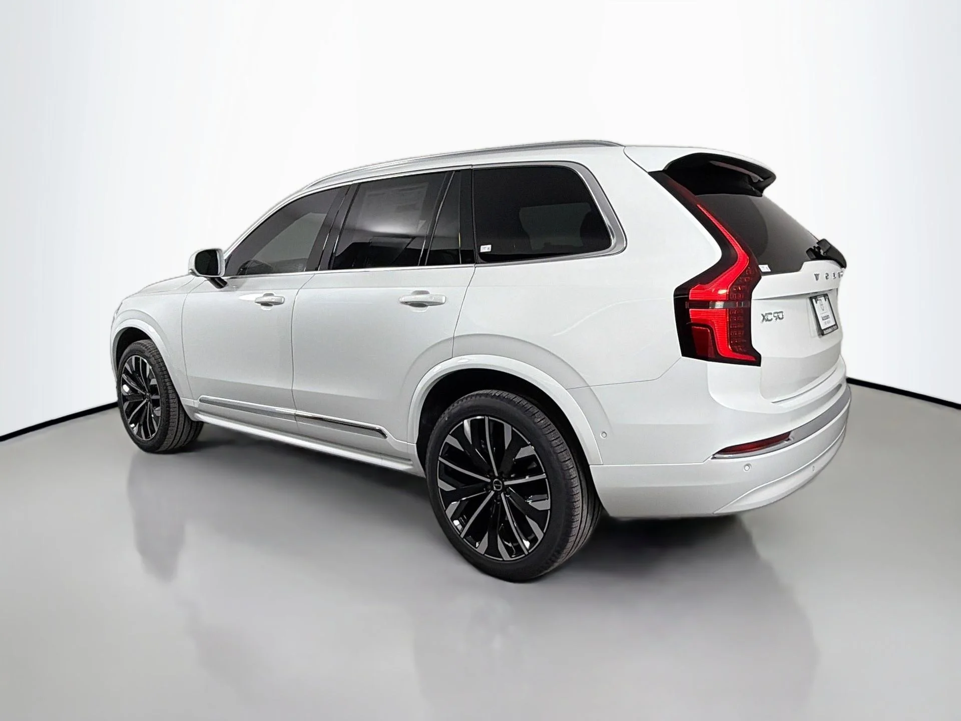 New 2026 Crystal White Volvo Plus image 7