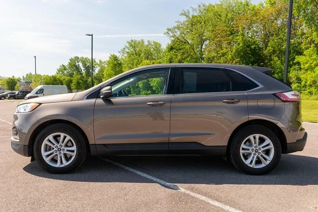 Used 2019 Gray Ford SEL image 9