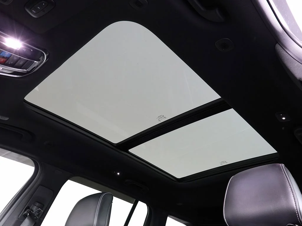 Certified Used 2022 Diamond Black Jeep Overland image 13