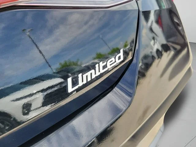 Used 2025 Black Hyundai Limited image 9