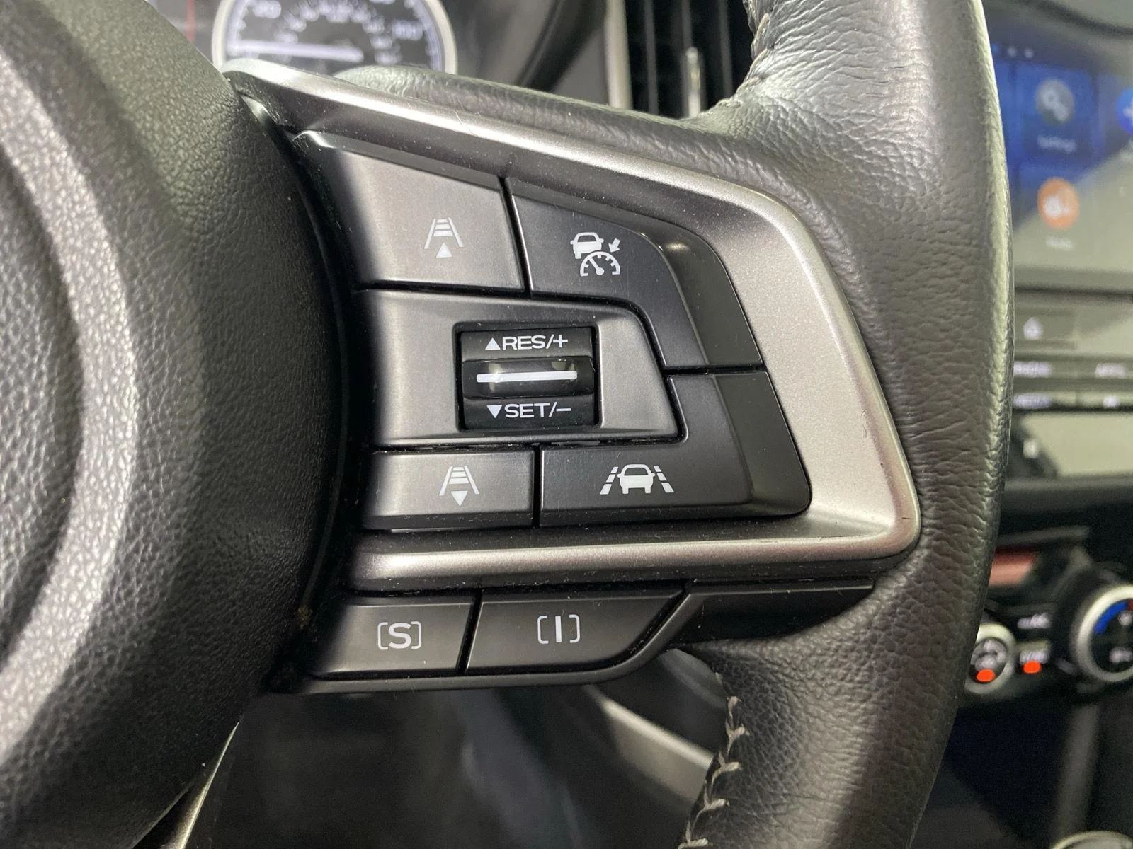 Used 2019 Crystal White Pearl Subaru Limited image 17