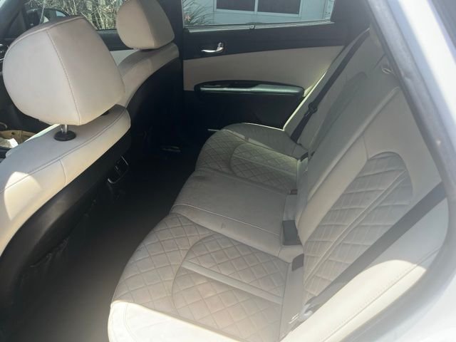 Used 2016 White Kia SXL image 9