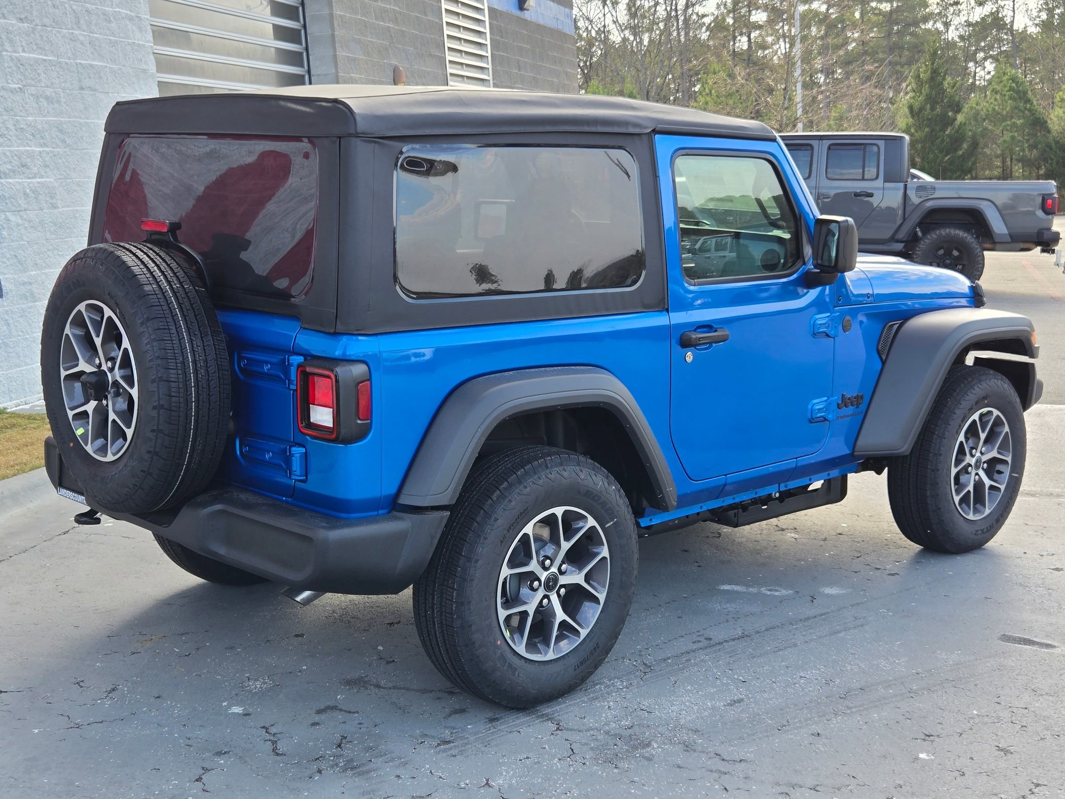 New 2026 Hydro Blue Pearl-Coat Exterior Paint Jeep Sport S image 7