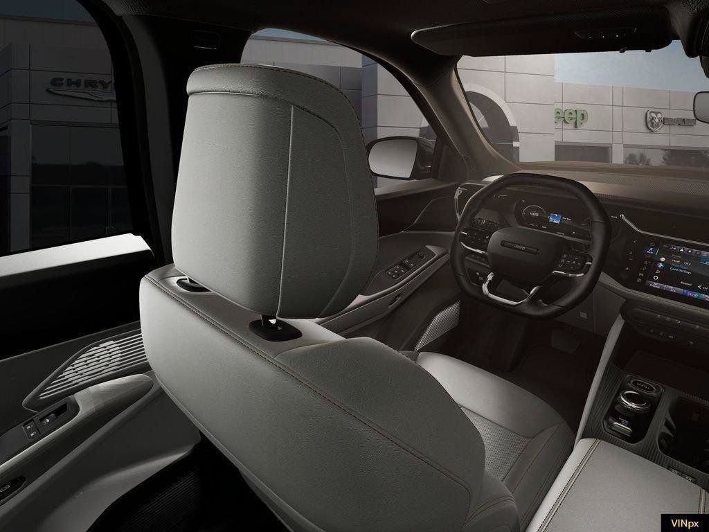 New 2026 Diamond Black Crystal Pearl-Coat Exterior Paint Jeep Limited image 9