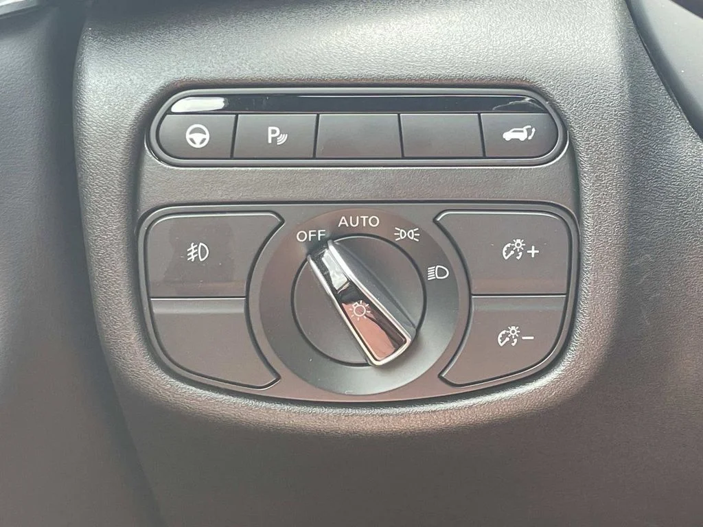Used 2025 Gray INFINITI SPORT image 28