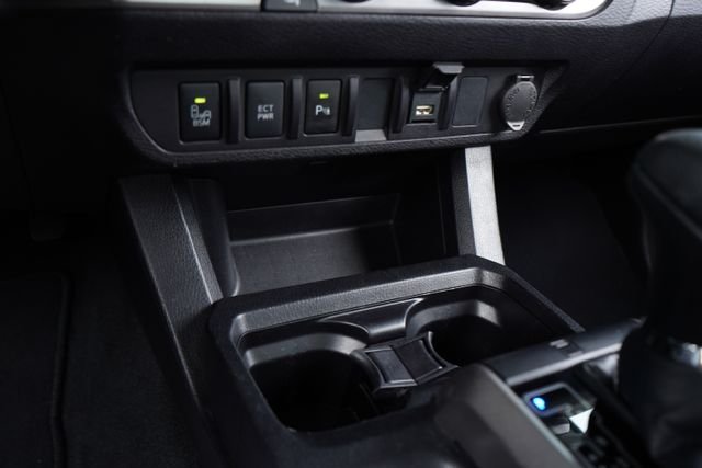 Used 2021  Toyota SR5 image 28