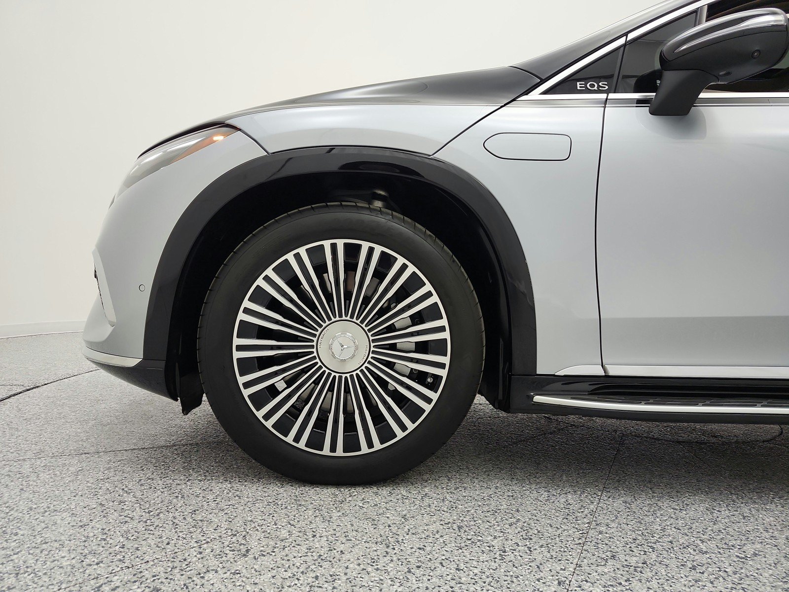 Certified Used 2024 Obsidian Black/Cirrus Silver Mercedes-Benz Maybach EQS 680 4MATIC® SUV image 17