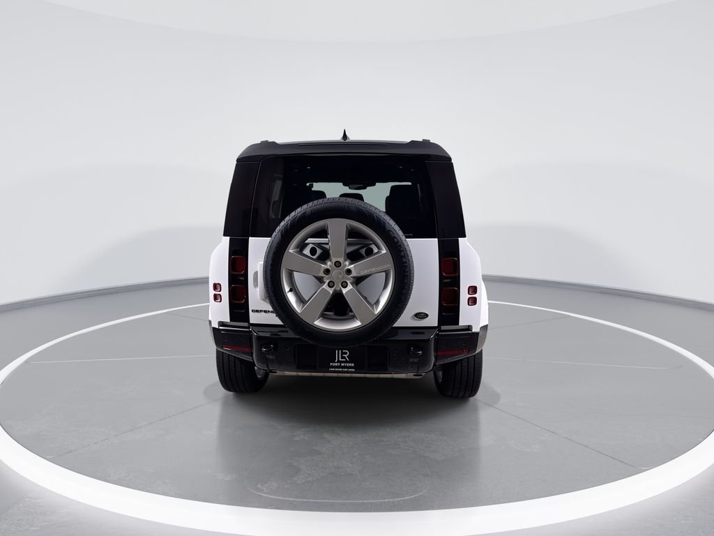 Used 2023 White Land Rover X-Dynamic SE image 7