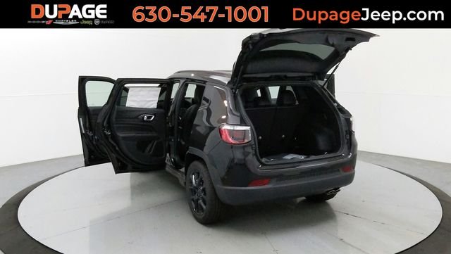 Used 2022 Black Jeep Latitude image 13