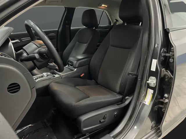 2023 Chrysler 300 Touring - Photo 4