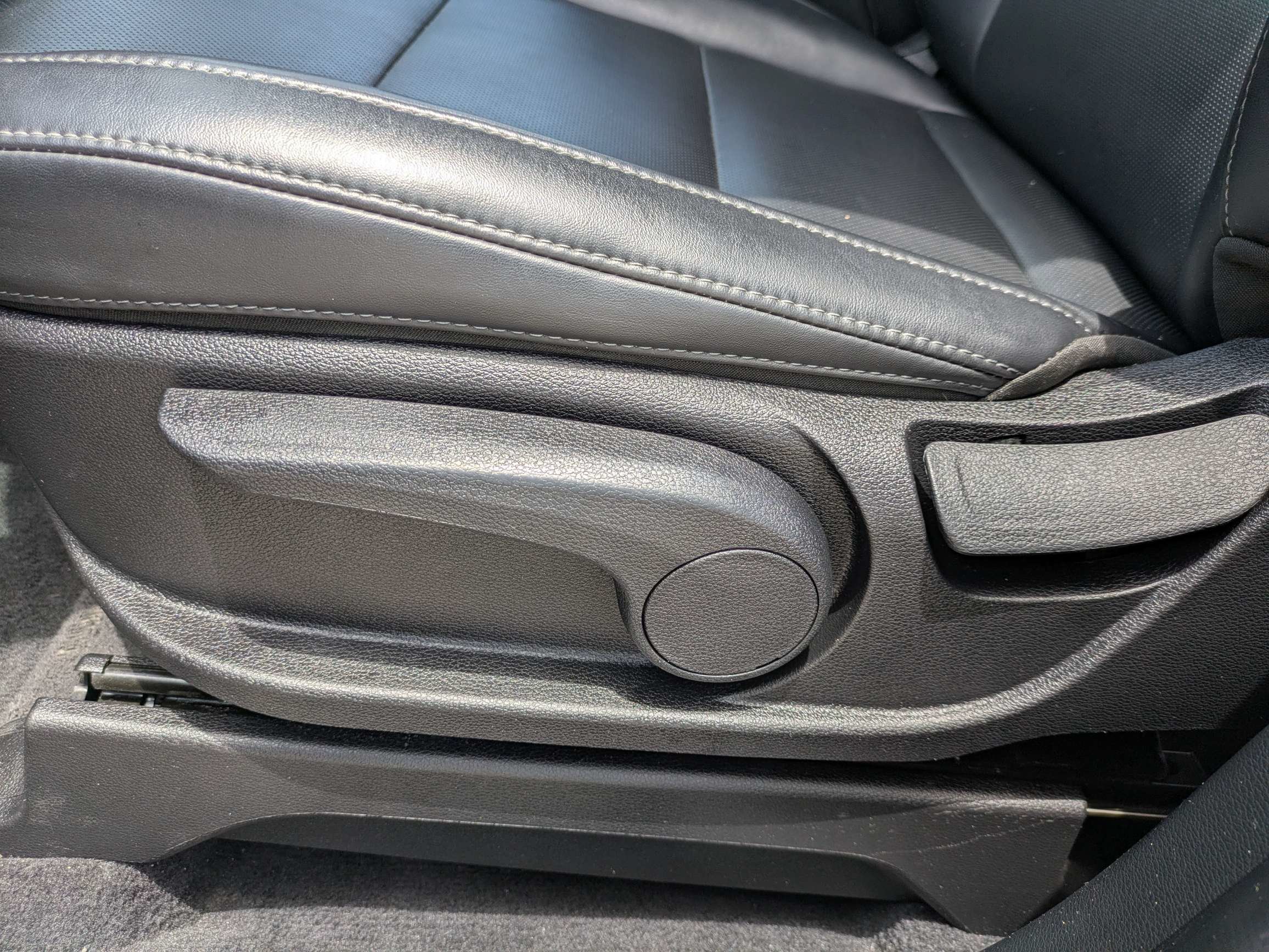 Certified Used 2024 Gravity Gray Kia LX image 24