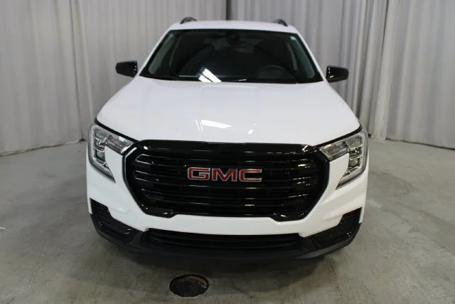 Used 2023 SUMMIT WHITE GMC SLE image 24