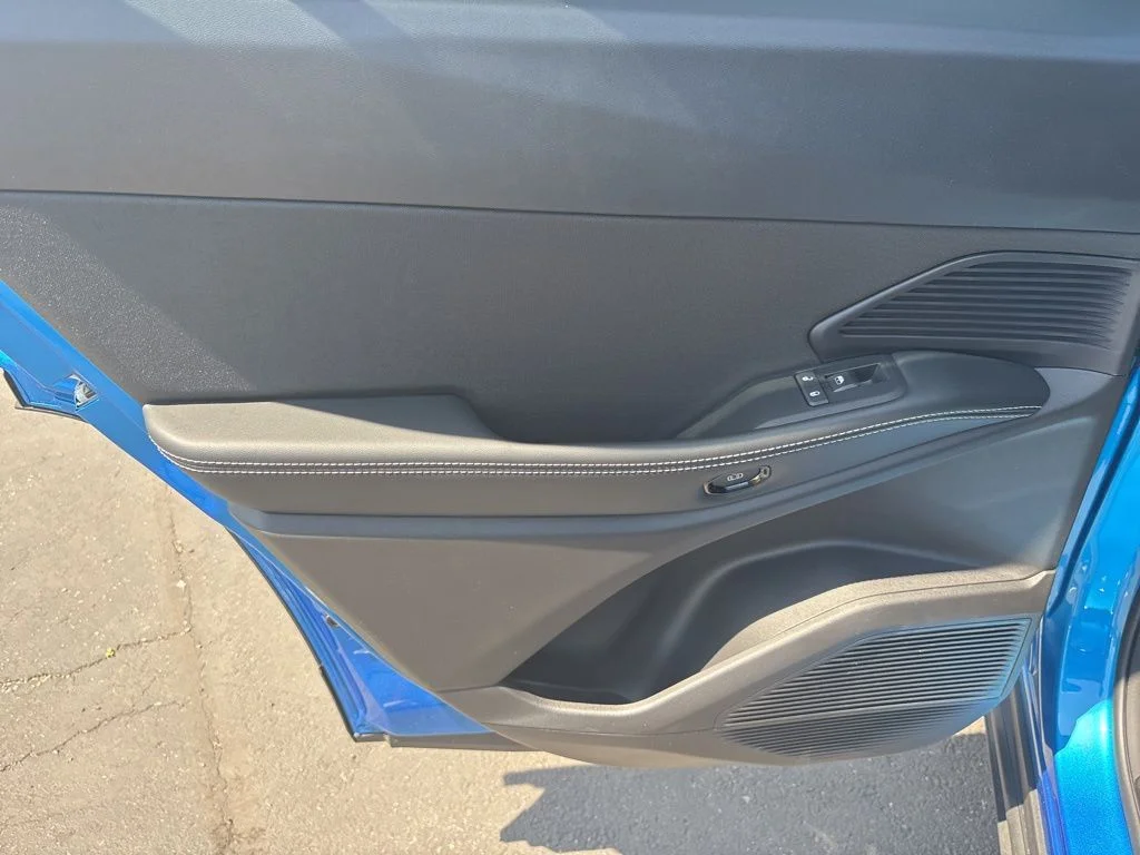New 2026 Hydro Blue Pearl-Coat Exterior Paint Jeep Laredo image 27