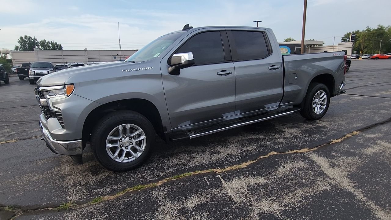 Used 2023 Gray Chevrolet LT image 4